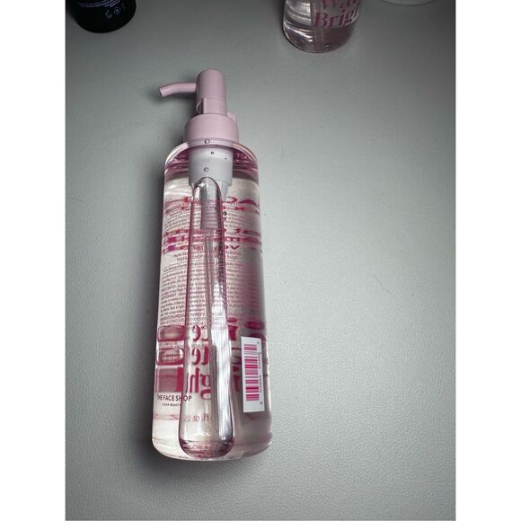 The Face Shop Rice Water Bright Light Cleansing Oil, Vegan, 5 OZ - Picture 2 of 5